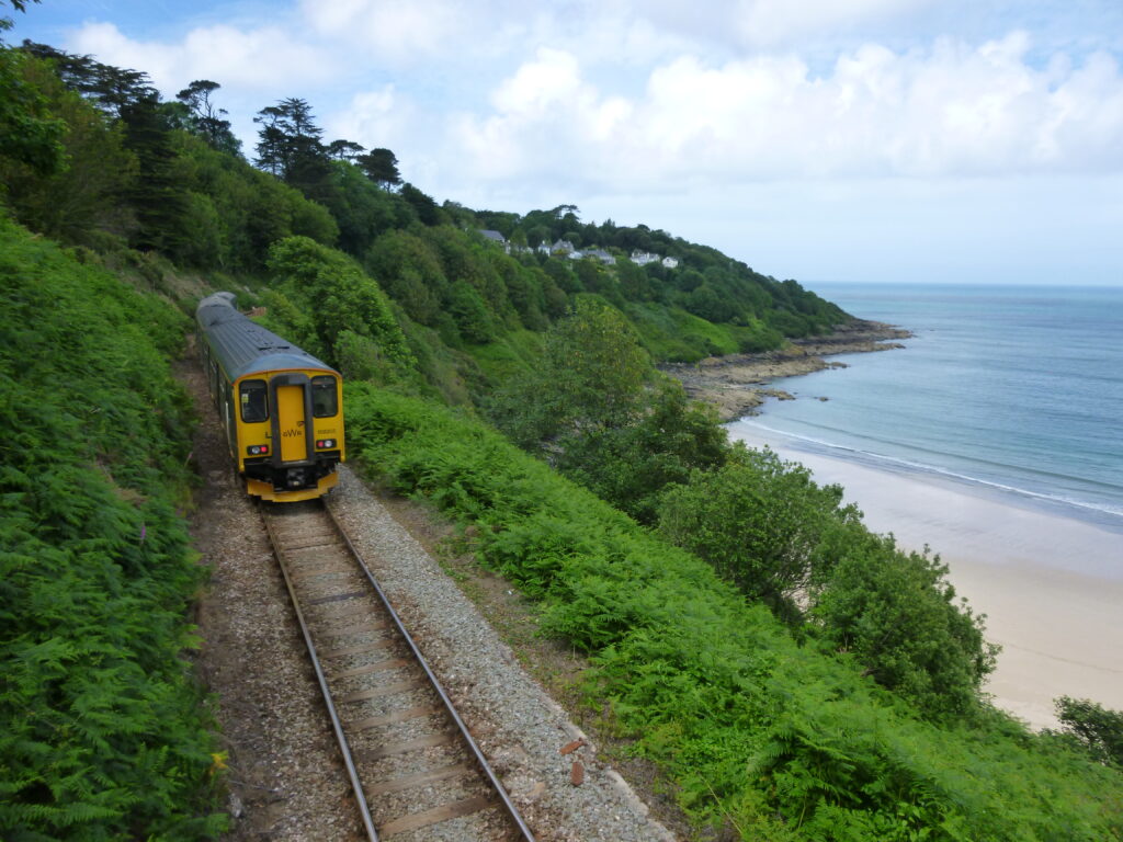 Un treno tra Carbis Bay e St Ives